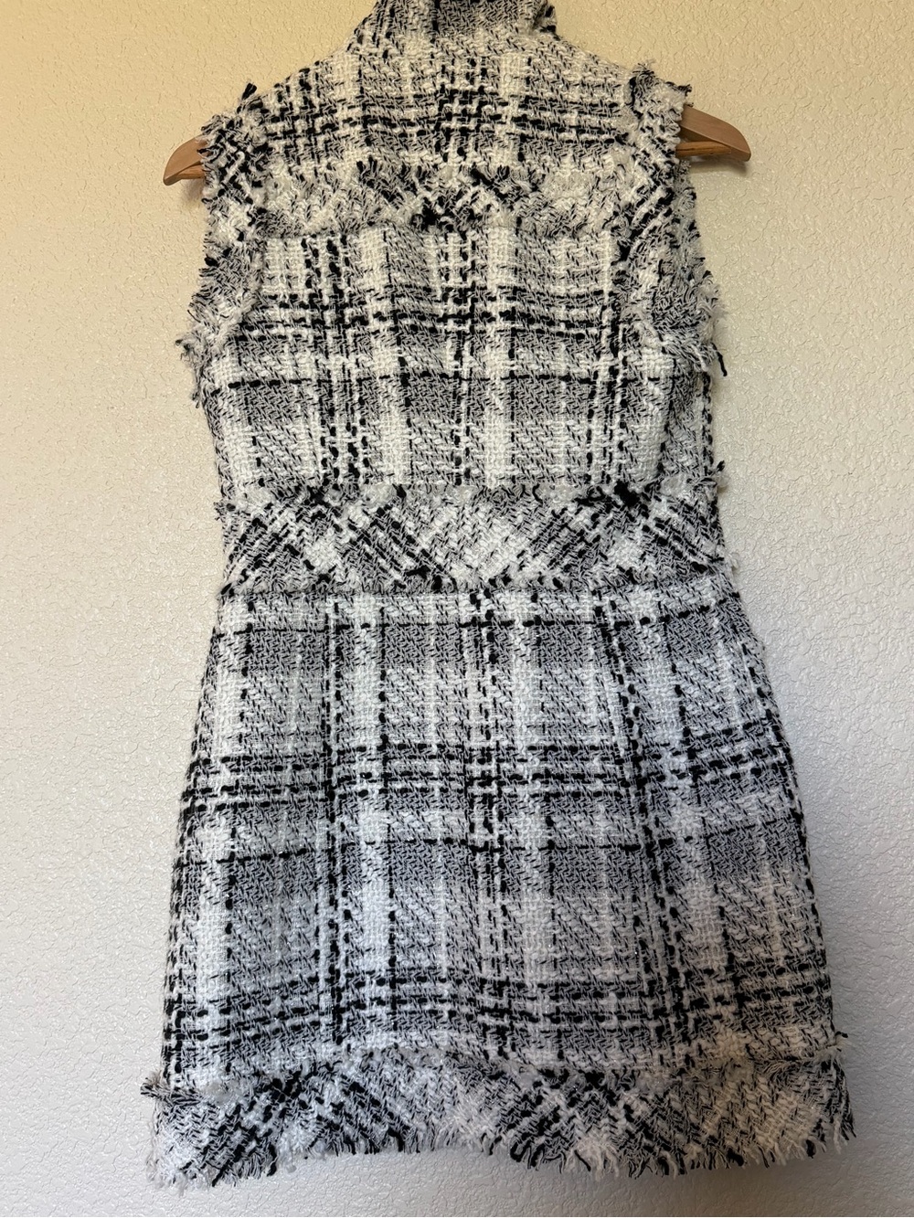 Zuo's Sleeveless Tweed Shift Dress - Picture 7 of 11